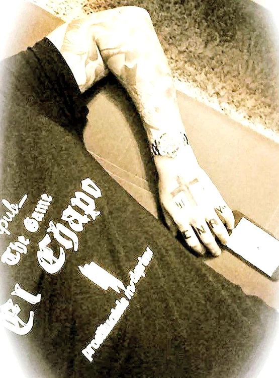 Mihai Ştefan şi-a lăsat barbă, iar braţele lui sunt pline de tatuaje ciudate