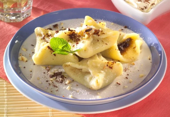 Colțunașii pot fi umpluti cu branza, cu nuca sau de ce nu, cu gemul preferatclickpoftabuna.ro