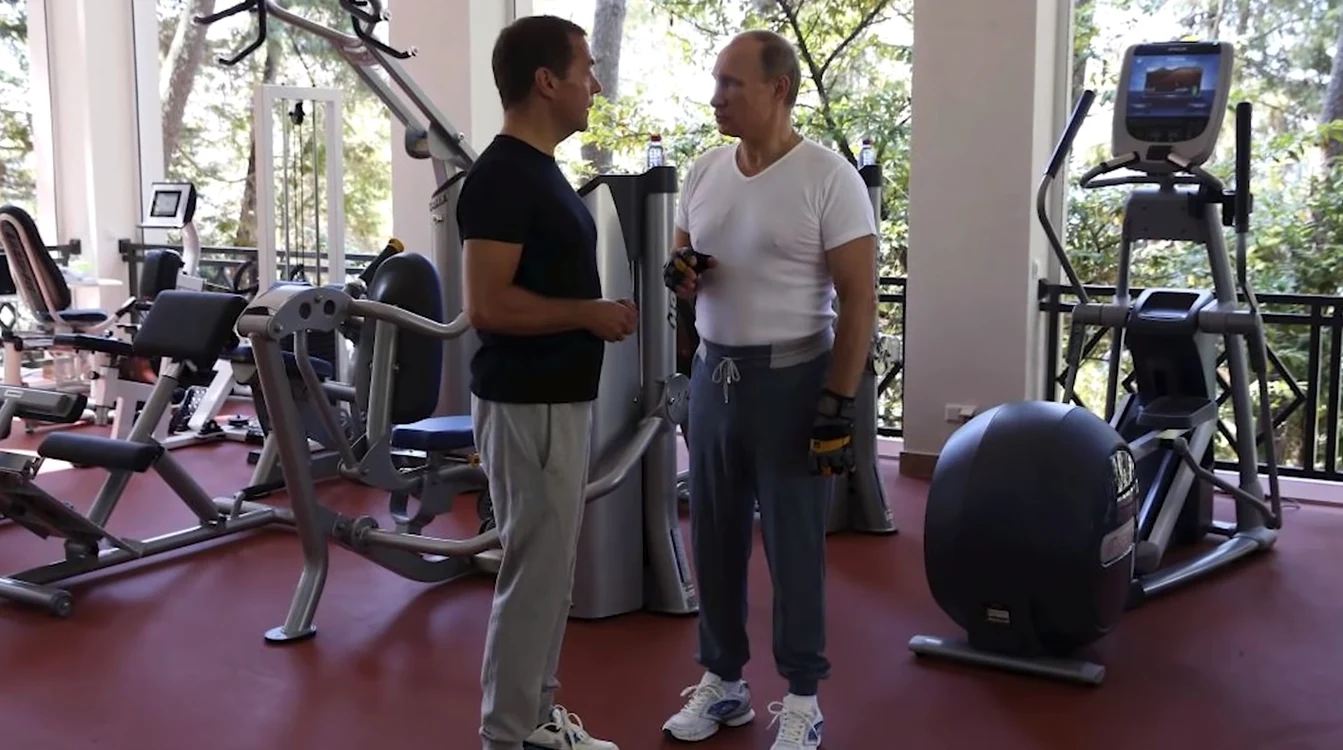 Cu bunul său prieten şi confident, Dmitri Medvedev