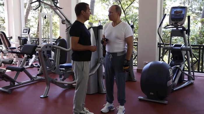 Cu bunul său prieten şi confident, Dmitri Medvedev