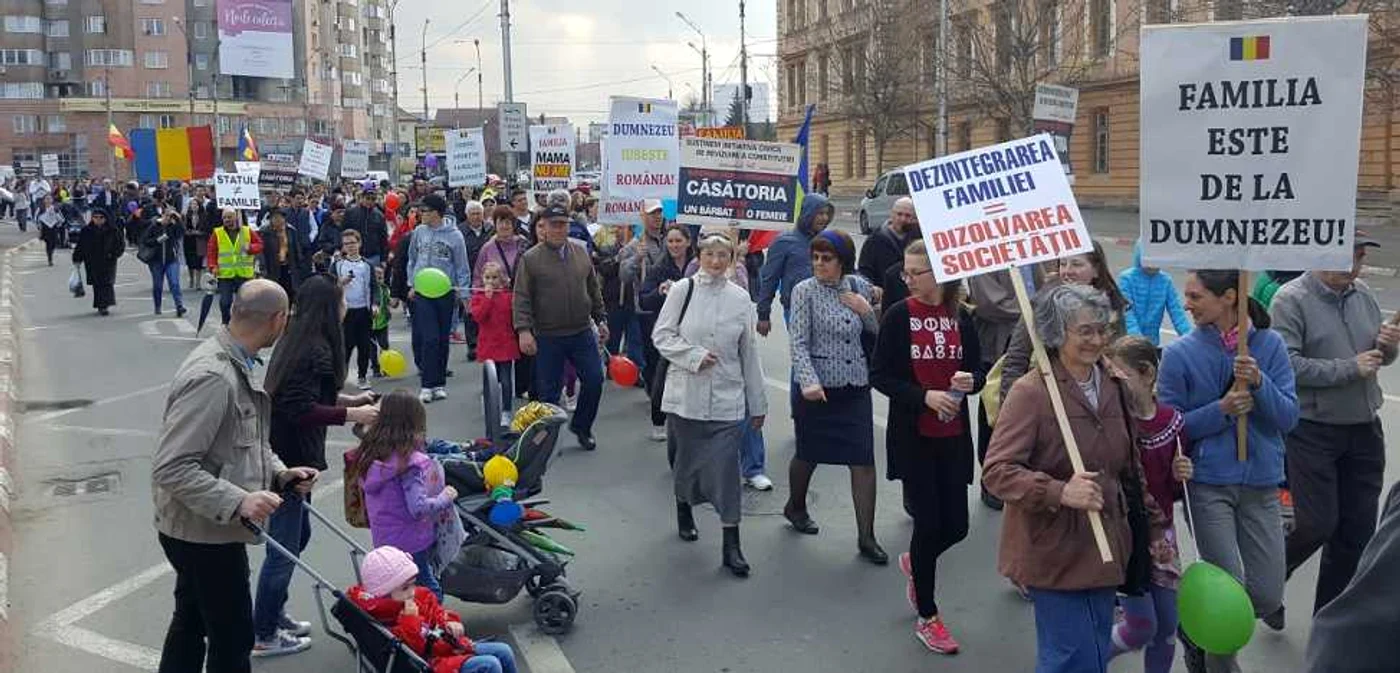 Desfăşurat în pas alert, la marşul de la Sibiu nu s-a strigat nicioo lozincă FOTO Traian Deleanu