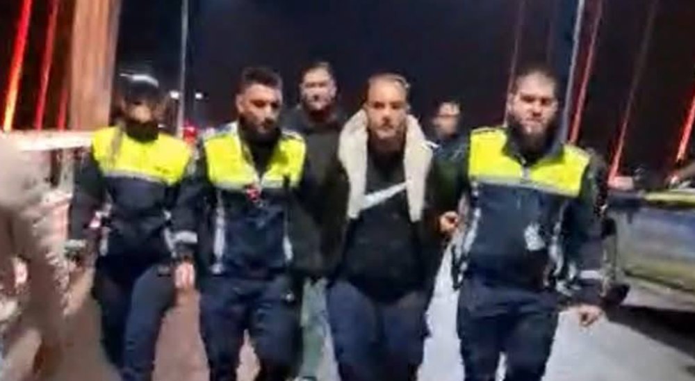 Tânărul de 21 de ani suspectat că a ucis un taximetrist din Mioveni, prins purtând geaca victimei. Ar fi consumat droguri în ziua crimei