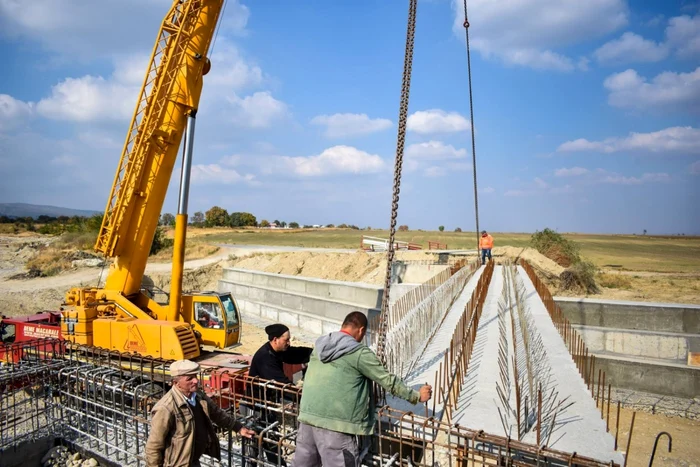 Podul construit în comuna Cîrligele