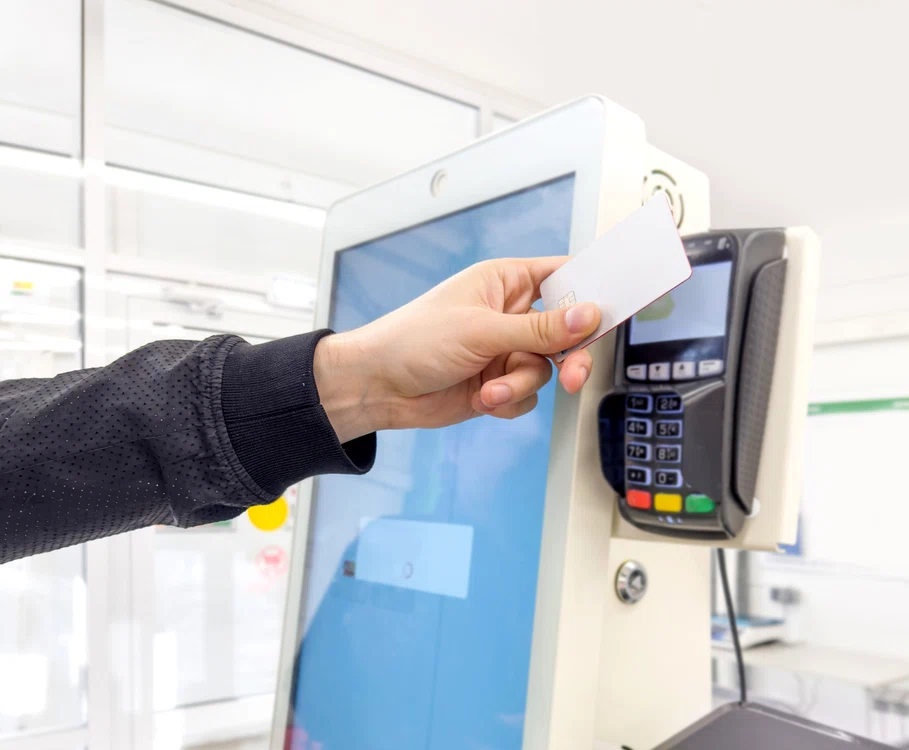 Escrocherie telefonică cu aparat SelfPay FOTO Shutterstock 
