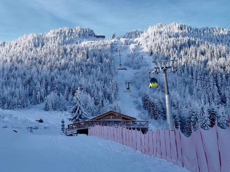 Pârtiile din Maramureș îi așteaptă pe iubitorii sporturilor de iarnă. Ce tarife sunt practicate FOTO
