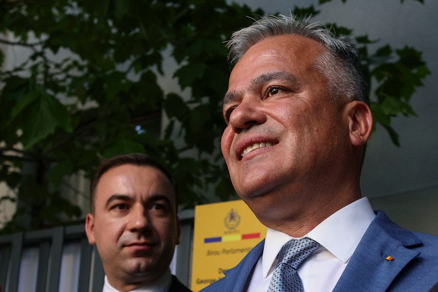 Veștea a ieșit de la negocieri și a anunțat învestirea Guvernului. Simion cere clarificări de la Nicușor Dan pentru a trece Executivul