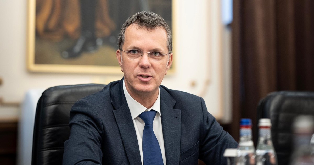 Moșteanu, după ce directoarea Spitalului Militar Central a fost acuzată de abuz în serviciu: „Vreau ca instituțiile MApN să fie conduse de oameni asupra cărora nu planează suspiciuni”