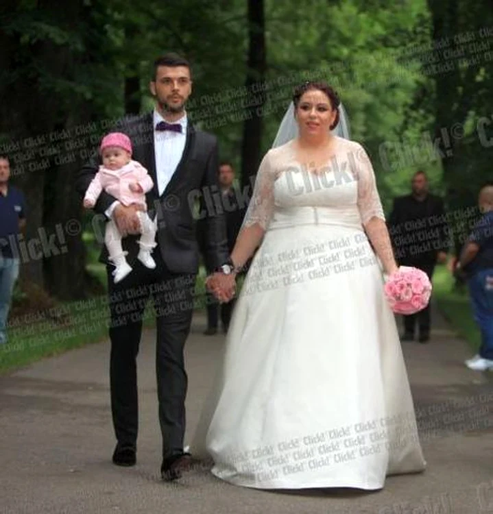 Aleia pe care de regula spectatorii se calca pe bombeuri, era libera ca o autostrada in constructie cu doua ore jumatate inaintea meciului