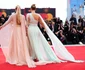 Amelia Spencer (în roz) și Eliza Spencer cu lenjeria intimă la vedere la Fetivalul de Film de la Veneția. FOTO: Profimedia
