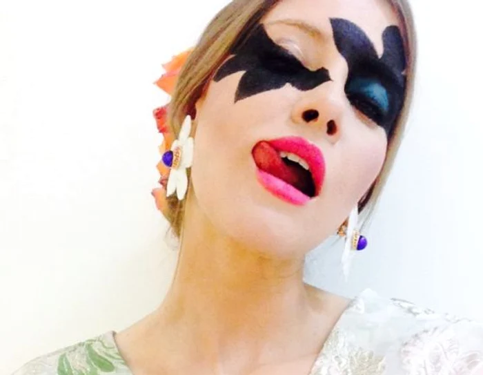 
    Aceasta este rochia semnată Liza Panait care a stârnit criticile Iuliei AlbuFoto: Dorin Constanda  