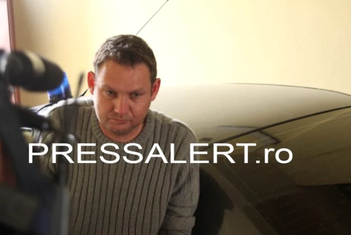 Comisarii s-au lăudat poliţiştilor din Caransebeş că naşul lor e procuror DNA