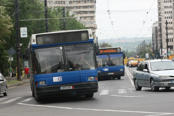 Autobuzele circulă astăzi doar până la ora 21.30