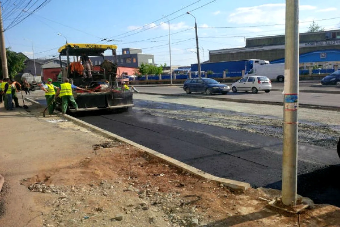 În total, este vorba despre reabilitare şi modernizarea străzilor din municipiu în lungime totală de 10 km