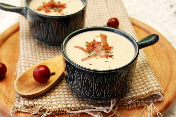 
    Sărmăluţele cu mămăliguţă, ciorbele, ciulamaua şi salata de vinete sunt preferatele românilor.  