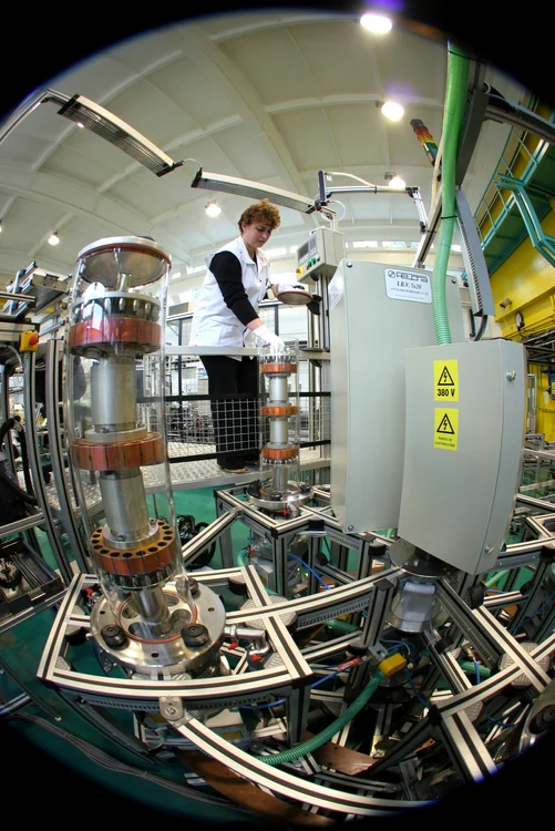 Angajată a Fabricii de Combustibil Nuclear care produce fascicule pentru Nuclearelectrica