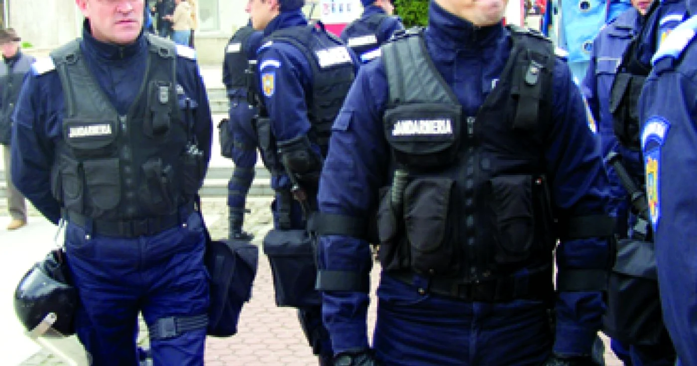 Arad: REGIUNEA PE SCURT / Jandarmi trimişi la rugă