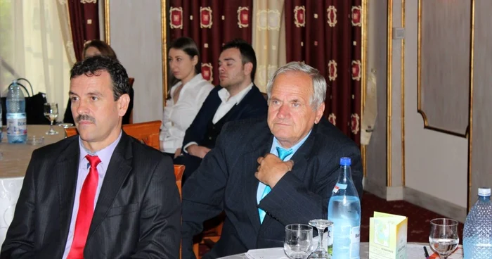 Primarii Romeo Vulpe şi Gheorghe Tătaru au fost contactaţi de falşii procurori