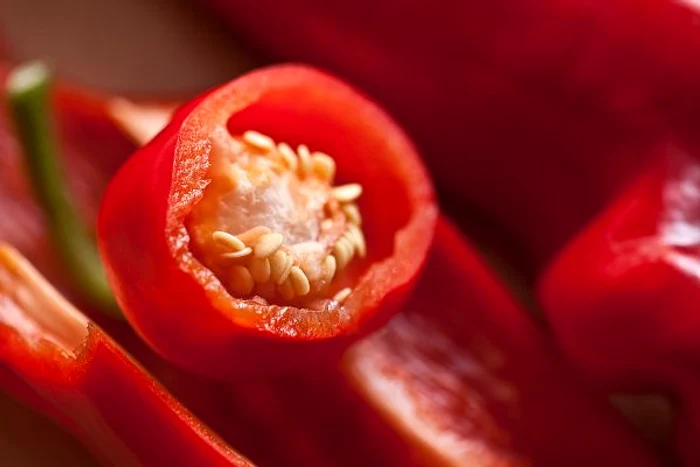 
    Ardeiul iute are numeroase beneficii asupra organismuluiclickpentrufemei.ro  