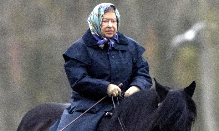 Nimic nu o relaxează mai mult pe Regina Elisabeta a II a decât o plimbare călare pe domeniul de la Balmoral jpeg