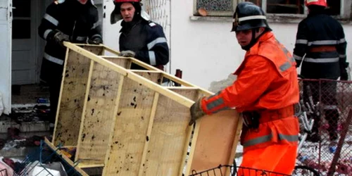 Focul a distrus materiale de igienizare, medicamente şi instalaţia electrică