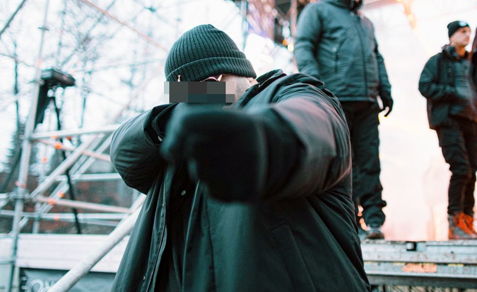 Cântărețul de trap Alberto Grasu, cercetat de Poliție. S-a filmat trăgând cu pistolul 