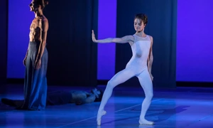 Două balerine românce vor dansa pe scena Sălii Palatului, alături de prestigioasa companie Bejart Ballet Lausanne jpeg