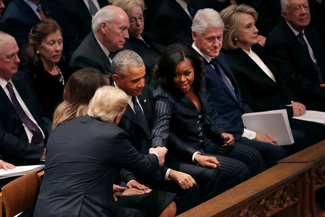 Donald Trump i-a salutat doar pe soții Barack și Michelle Obama