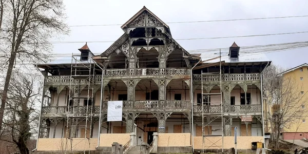 Vila Ivanovici Băile Govora - Vâlcea după ce a fost pusă în siguranţă Foto Adevărul - credit Studio Govora