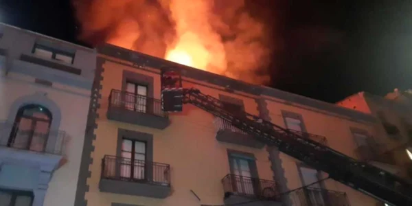 incendiu bloc FOTO stiridiaspora.ro