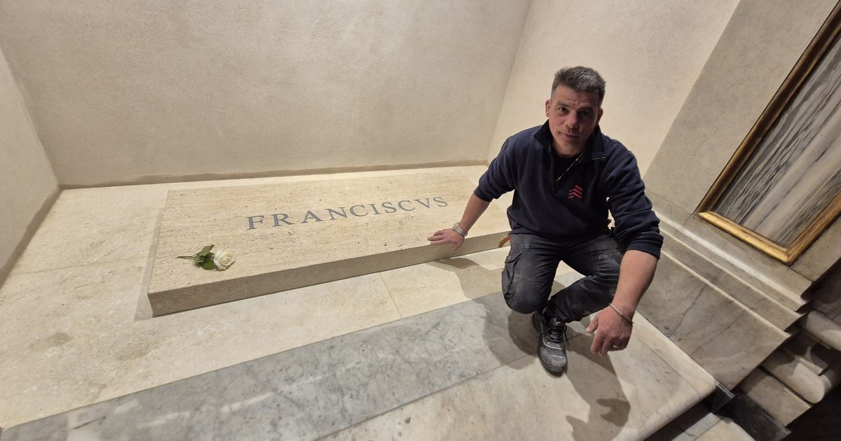 Românul din echipa care a amenajat cripta Papei Francisc