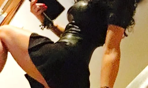 Mihaelei nu îi este teamă să și arate trupul sculptat la sala de sport jpeg