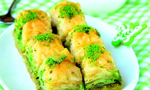baclava cu fistic shutterstock 84782914 jpeg