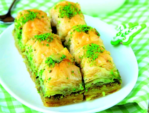 baclava cu fistic shutterstock 84782914 jpeg