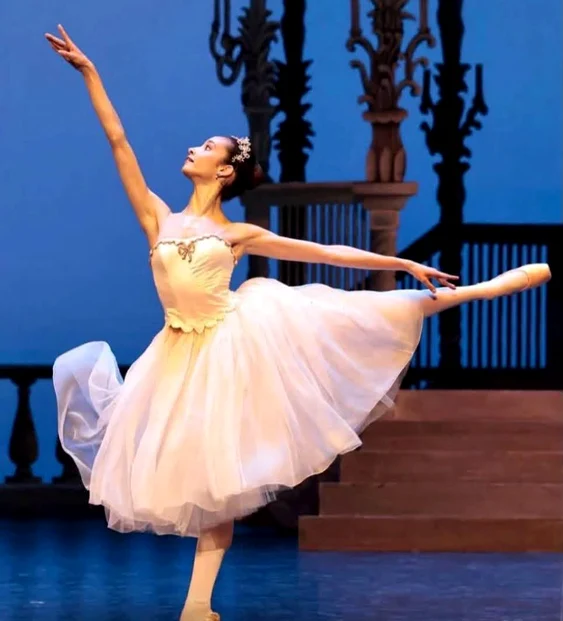 Carina Giorgiu devine prima româncă în corpul de balet al Operei din Paris Foto: arhivă personală