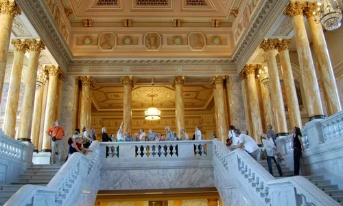 Vizite ghidate în corpul central al Palatului Regal jpeg