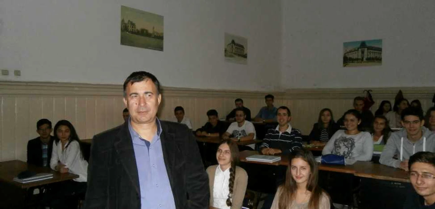 Eugen Nodea este profesor de Informatică la Colegiul Tudor Vladimirescu