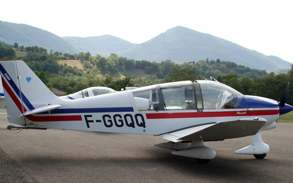 Tragedie în Pirineii francezi. Trei elevi ai unei școli de aviație și instructorul lor au murit după prăbușirea unui avion