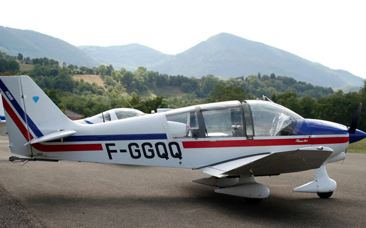 Aeronava a fost găsită pe un teren inaccesibil FOTO X / Lou Pastrouil @LaNissarda