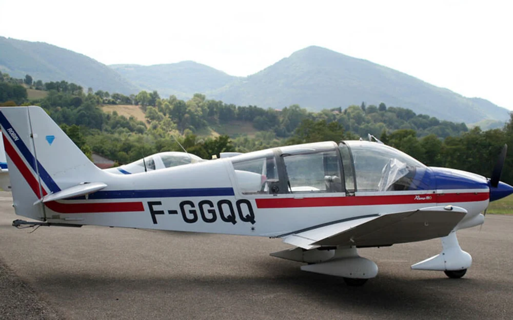 Tragedie în Pirineii francezi. Trei elevi ai unei școli de aviație și instructorul lor au murit după prăbușirea unui avion