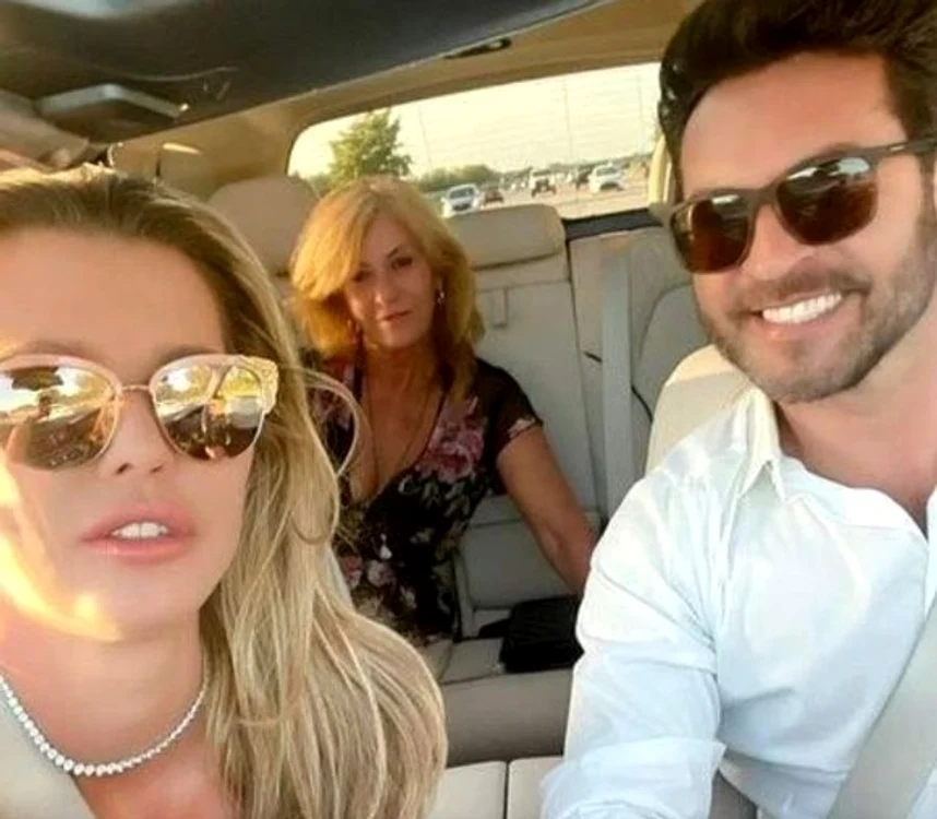 
     Alina Vidican i l-a prezentat mamei sale, Mariana, pe Claude foto: Instagram  