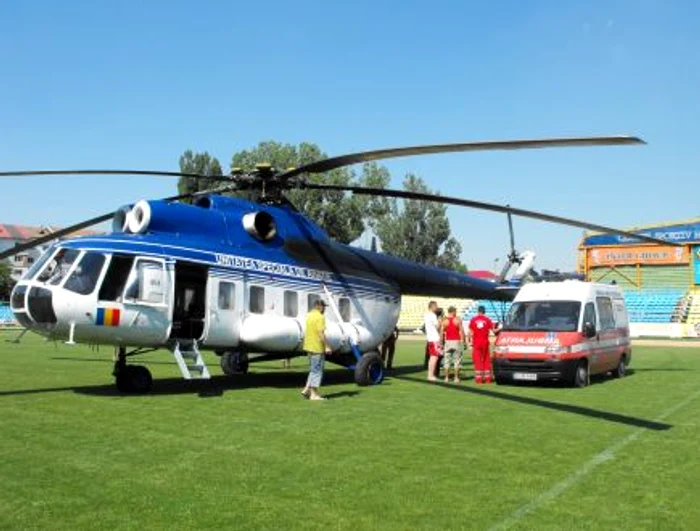 Victima a fost transportată cu ajutorul elicopterului la Spitalul Floreasca din Bucureşti