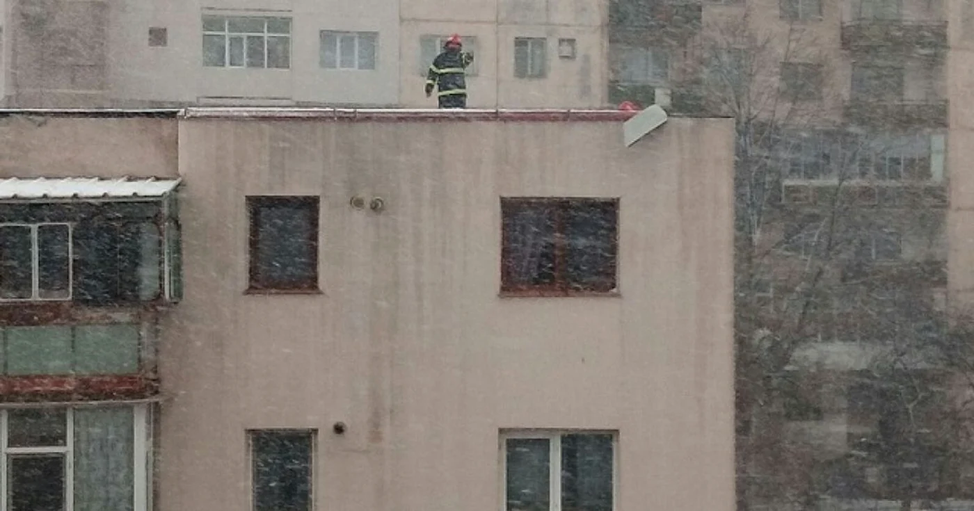 Interventie acoperis ISU Tulcea FOTO ISU Tulcea