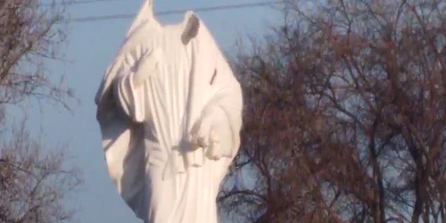 statuie vandalizata ungaria jpg