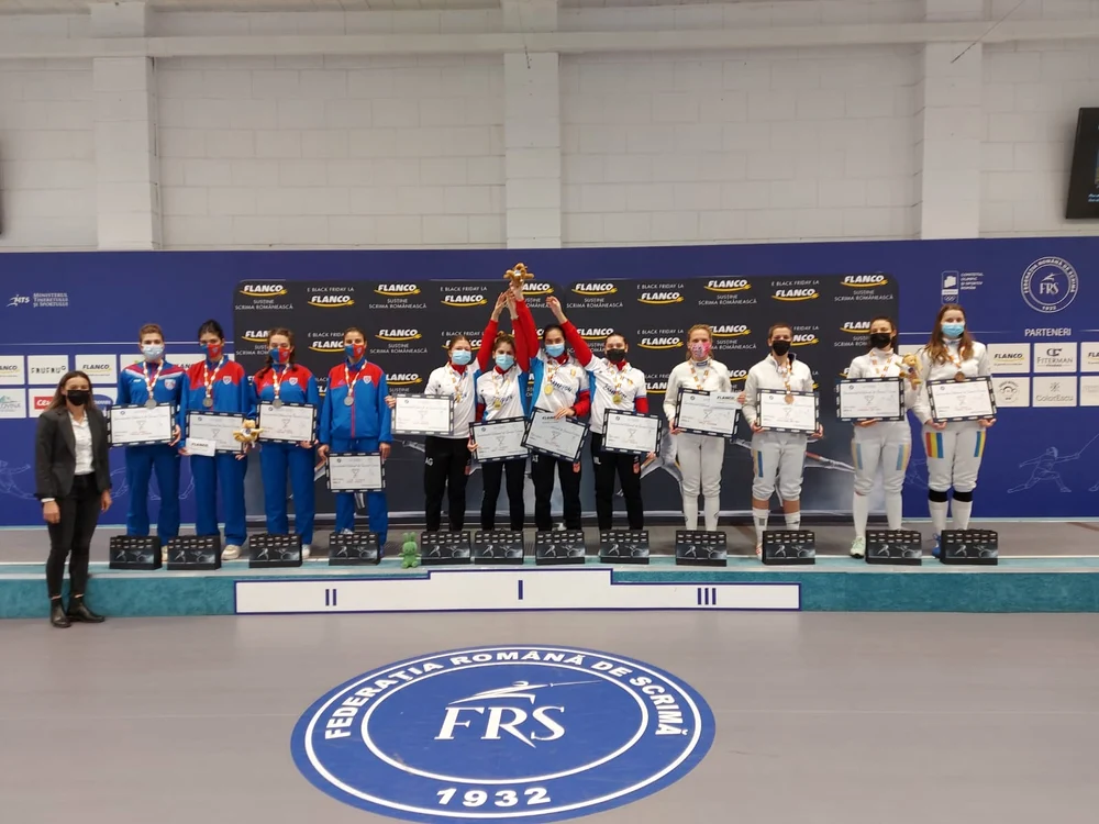 
    Echipa Dinamo a avut-o ca lider pe Amalia TătăranFoto: Facebook / FR de Scrimă  