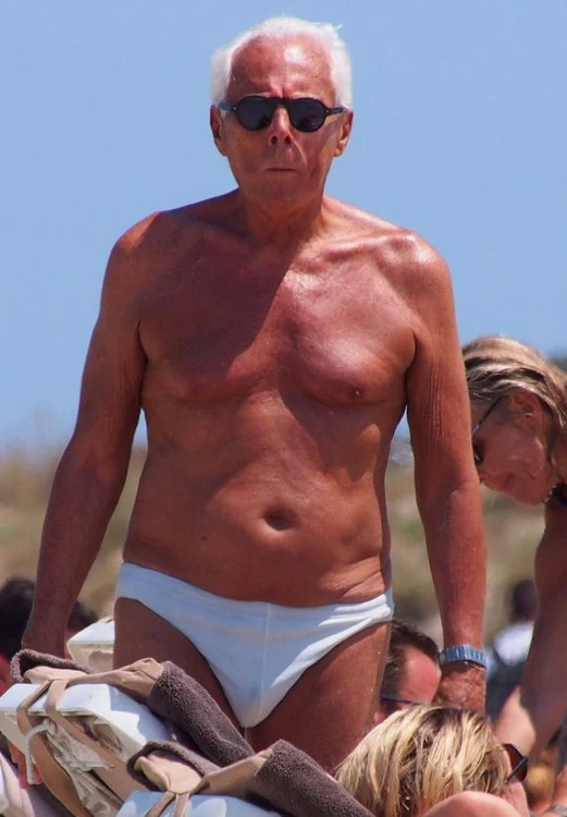 Giorgio Armani nu s-a lăsat deranjat de paparaziifoto:hepta