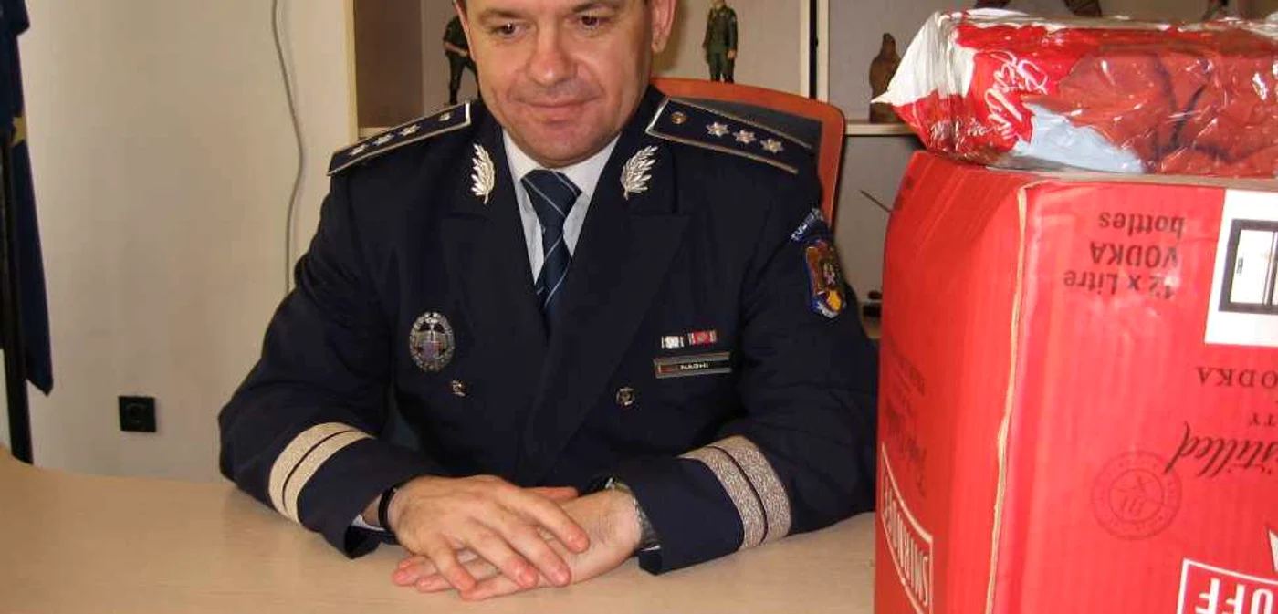 Poliţiştii au ridicat peste 500 de CD-uri piratate. Foto: Cristina Nica