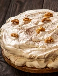 Tort de bezea  Sursa foto shutterstock 1717705807 jpg