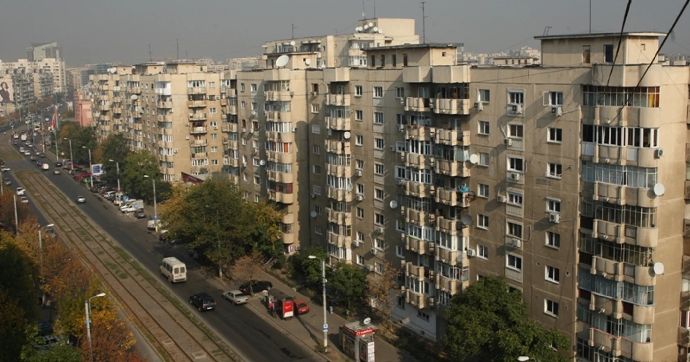 
    De la începutul anului şi până în prezent au fost scoase la vânzare peste 20.000 de apartamente, numai în Bucureşti  