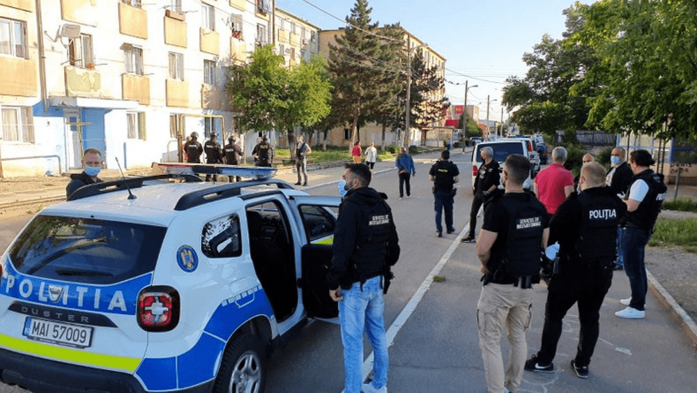 Razie amplă la Fălticeni după o răfuială între găști: aproape 200 de adolescenți, legitimați