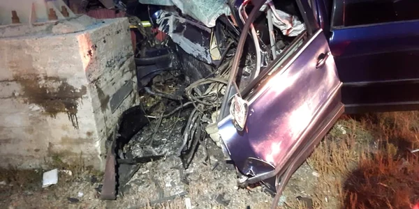 Accident mortal pe DN1 la intrare în Sibiu - o şoferiţă a intrat cu maşina într-un stâlp Foto Facebook Info Trafic Sibiu